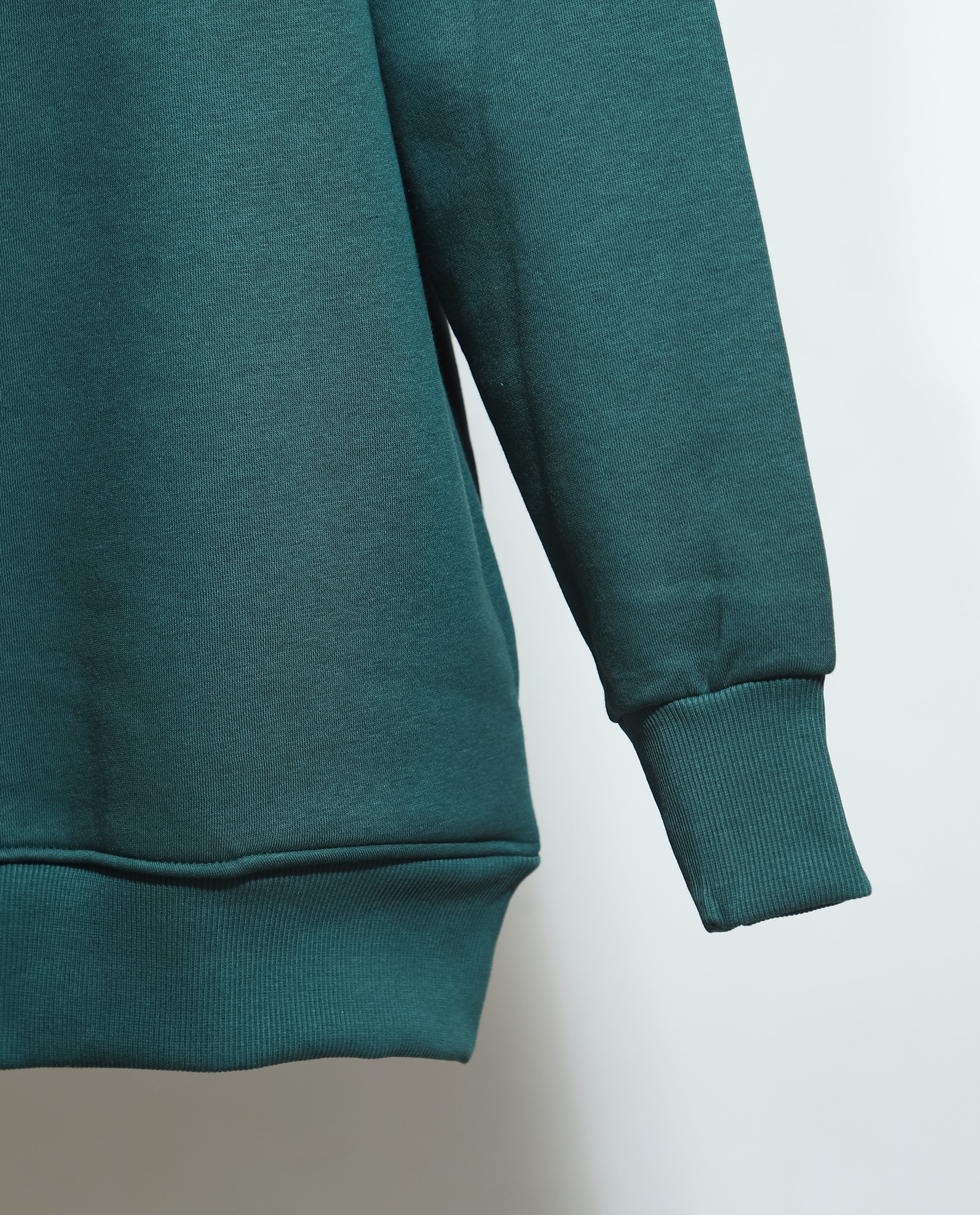 GREEN SWEATSHIRT
